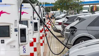 E-Ladesäulen. Zu kompliziert? Zu wenige?