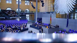 Bundestag beschließt Haushalt mit zweithöchster Neuverschuldung