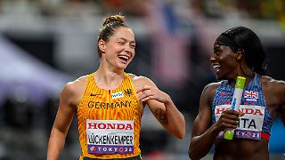 Favorit verpatzt Wechsel, Deutschland jubelt