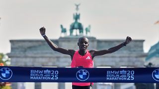 Marathon-Sieger Sabastian Sawe zahlt den Preis der Berliner Hitze