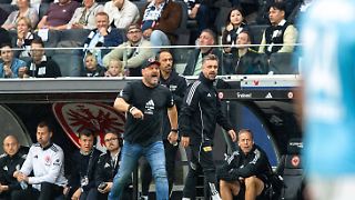 Wütender Baumgart zeigt Mittelfinger und sieht Rot