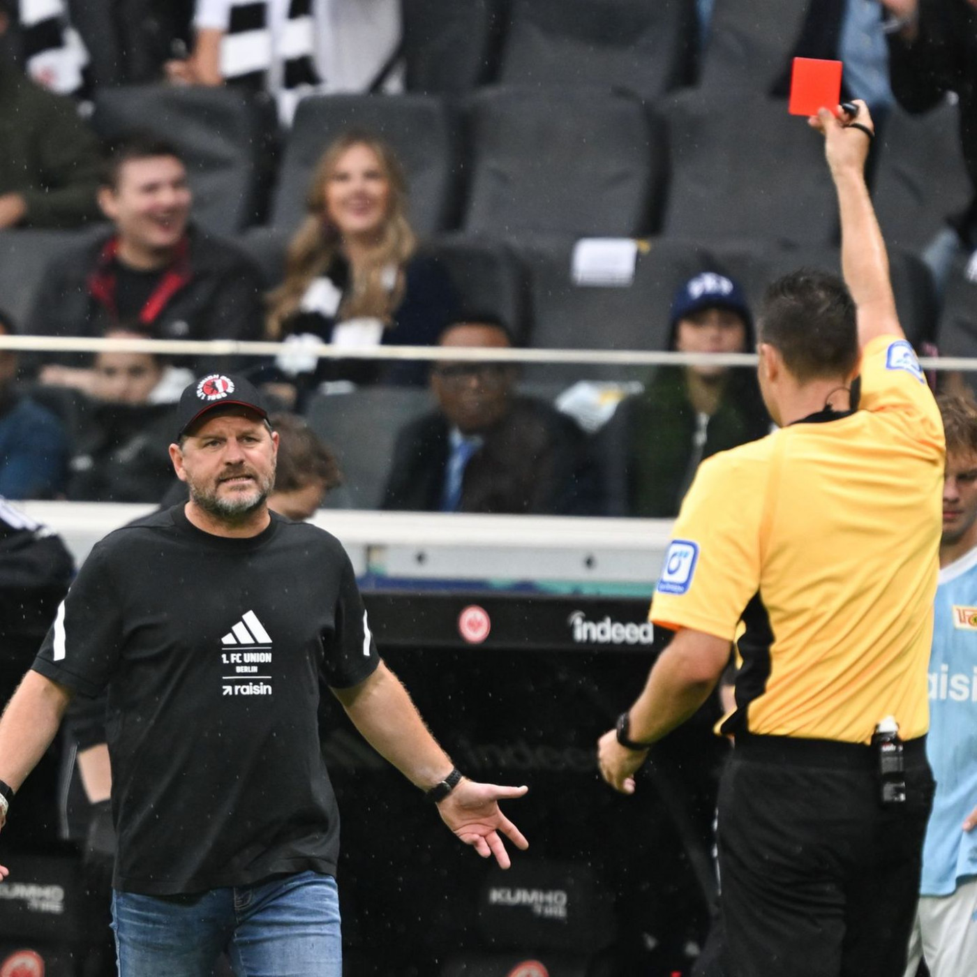 DFB sperrt Union-Trainer Baumgart nach Mittelfinger-Geste