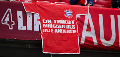 „Wir wollen rot-weiße Trikots“ – Bayern-Fans protestieren gegen neues Sondertrikot