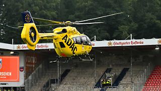 Hubschrauber landet im Stadion, große Sorgen um Heidenheim-Fan