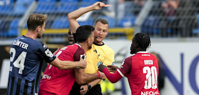 Erster Fußball-Profi fordert Strafen für Schiedsrichter