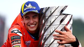 Weinender Weltmeister Marc Márquez rast Horrorjahren davon