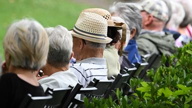 Immer mehr mindestens 100-Jährige in Deutschland