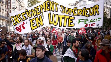 Wieder Zehntausende wegen Sparkurs auf der Straße