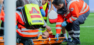 Union-Fans verhöhnen blutenden Grimaldo, Trainer Baumgart greift ein