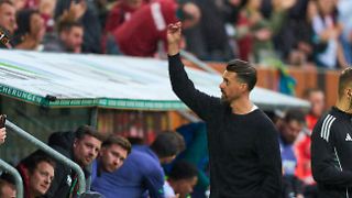 Aus Sandro Wagner bricht es nach dem Abpfiff kurz heraus