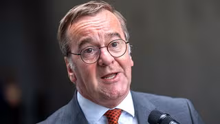 Pistorius will Ruhe bewahren und kritisiert Pläne für Drohnen-Abwehrzentrum