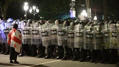 Zehntausende demonstrieren gegen die Regierung