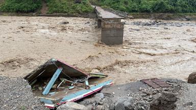 Viele Tote bei Hochwasser und Erdrutschen in Nepal