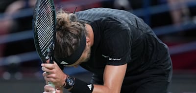 Völlig entkräftet fliegt Zverev auch in Shanghai früh raus
