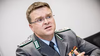 Bundeswehrverbands-Chef fordert "eine Art Wehrpflicht"