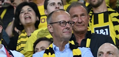 Kanzler Merz hätte „nichts dagegen, wenn man Videobeweis wieder abschafft“