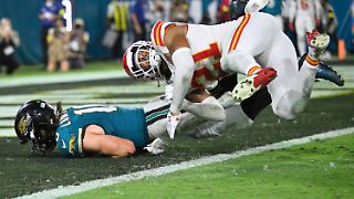 Quarterback Lawrence rennt panisch zum Sieg-Touchdown