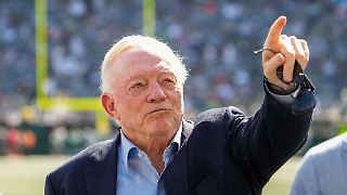 Jerry Jones verwechselt seine Finger und muss 250.000 Euro zahlen