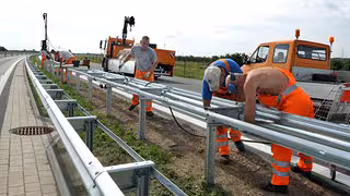 Warum Bundesstraßen mit Leitplanken zugebaut werden