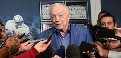 82-jähriger Klubbesitzer zeigt Mittelfinger und muss dafür eine hohe Strafe zahlen