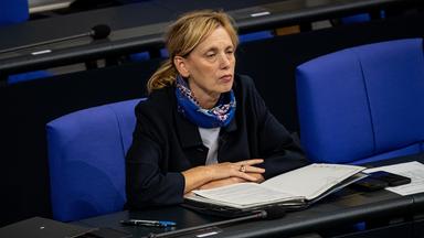 Bildungsministerin würde bei AfD-Regierung auswandern