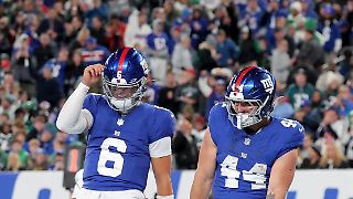 Gigantische NFL-Neulinge machen Super-Bowl-Champion platt