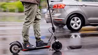 Unfallforscher fordern Führerschein für E-Scooter