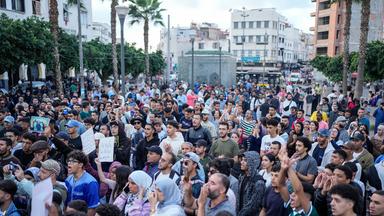 Das Land boomt, die Jugend rebelliert