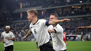 Warum Kimmichs zerfetzte Hose das perfekte Bild ist