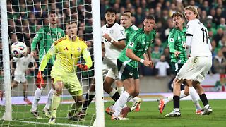 Tor-Debütant erlöst DFB-Elf, die bis zum Schluss zittert