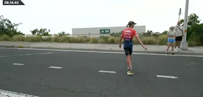Drei Kilometer vor dem Ziel verliert die Führende dehydriert die Orientierung