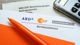 Erhebung von Rundfunkbeitrag erst bei grober Verfehlung durch die Sender verfassungswidrig