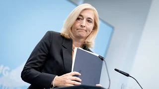 Wie bewerten die Akteure im Gesundheitswesen die bisherige Arbeit von Nina Warken?