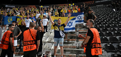 Israelische Fans ausgeschlossen – Freigelassene Geisel spricht von „widerlicher Entscheidung“