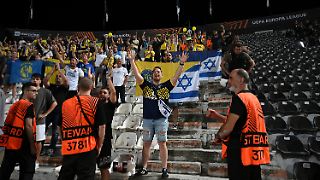 Ex-Geisel und Premierminister r&uuml;gen Ausschluss von Maccabi-Fans