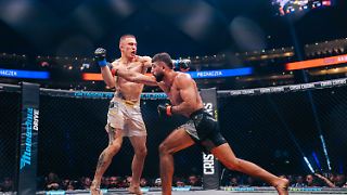 NRW-Duell im K&auml;fig: "Punisher" Akipa siegt spektakul&auml;r