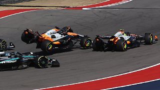 McLaren-Rivalen schie&szlig;en sich im Sprint gegenseitig von der Strecke