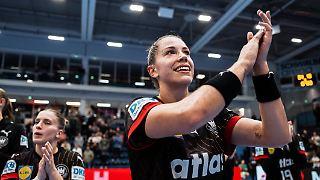 19 Tore Unterschied: DHB-Frauen rupfen Handball-Zwerg