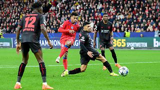 Bayer blamiert sich gegen PSG, BVB feiert Kantersieg