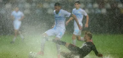 Pfütze verhindert Tor, Föhn im Einsatz – kuriose Szenen bei Wasserschlacht in Kroatien