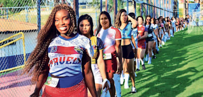 Wer auf dem Platz scheitert, muss auf den Erfolg seiner Schönheitskönigin hoffen