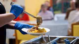 Schlechte Ern&auml;hrung in Pflegeheimen: Wenn beim Essen an Qualit&auml;t gespart wird