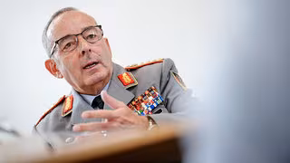 Generalinspekteur Breuer fordert Musterung aller jungen M&auml;nner statt Losverfahren