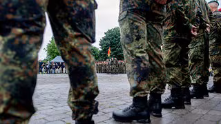 Wie die Bundeswehr Arbeitgeber von Reservisten kompensiert