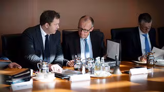 Bundesregierung beschlie&szlig;t erste Schritte zum B&uuml;rokratieabbau