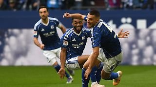 Schalke 04 kämpft sich nach Traumstart an die Spitze