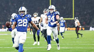 Taylors Monsterlauf veredelt glitzernde NFL-Mauerfall-Show