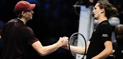 Zverev unterliegt Sinner – und muss nun um den Einzug ins Halbfinale kämpfen