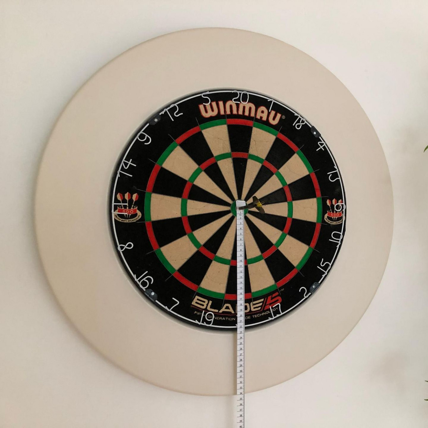 Dartscheibe aufhängen: So montiert man das Board exakt und sicher