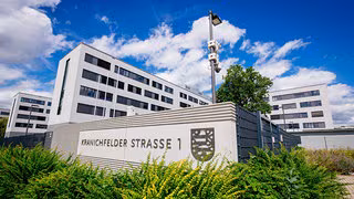 Polizeiaffäre: Interne Ermittler sollen ins Landeskriminalamt versetzt werden